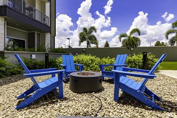 Outdoor fire pit